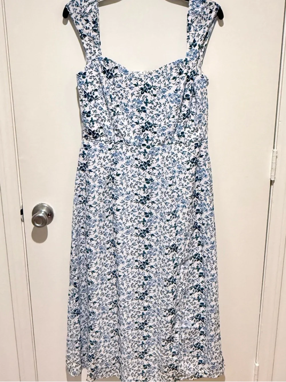 Faye Floral Midi Dress- Francesca’s size M - Picture 4 of 9